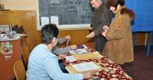 Stire din Politică-Administrație : Meleșcanu face apel la românii din diaspora să vină devreme la vot