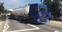 Stire din Eveniment : Accident rutier, cu două cisterne implicate