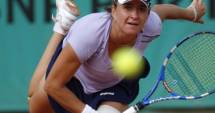 Stire din Sport : Dulgheru a învins-o pe Bouchard! România și Canada, la egalitate