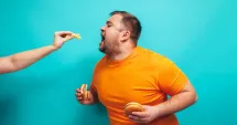Stire din Sănătate : Alimentele care vă pot îmbătrâni organismul înainte de vreme