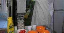 Stire din Social : Tu știi ce mâncare cumperi din magazine? Tone de carne și alte produse alimentare stricate, găsite în galantare