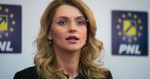 Stire din Politică-Administrație : Alina Gorghiu cere suspendarea subvențiilor pentru PSD, în urma dosarului Drăghici
