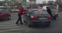 Stire din Eveniment : Bărbat înjunghiat în trafic, în urma unei altercaţii. Trei persoane au fost arestate