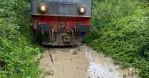Stire din Eveniment : Alunecare de teren pe calea ferată: Circulația trenurilor este blocată