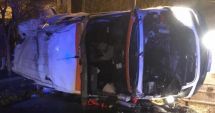 Stire din Eveniment : O ambulanţă care transporta o pacientă cu COVID s-a răsturnat. Femeia a murit