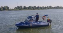 Stire din Eveniment : Ambarcațiune cu trei adulți și trei copii, rămasă fără combustibil pe Dunăre