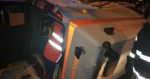 Stire din Eveniment : Ambulanță răsturnată, la Constanța. O asistentă medicală, rănită grav