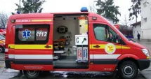 Stire din Eveniment : Impact devastator în trafic. Un autotren s-a răsturnat după un accident soldat cu o victimă