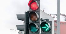 Stire din Actualitate : Amendă pentru cei care nu respectă semaforul verde intermitent. Regula pe care puțini șoferi o știu