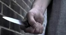 Stire din Eveniment : Amenințare cu cuțitul și sechestrare. Tânărul care a terorizat-o pe fosta iubită rămâne în arest