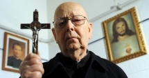 Stire din Actualitate : Exorcistul Vaticanului a murit. A făcut 160.000 de exorcizări în viața sa