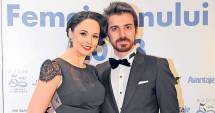 Stire din Monden : Andreea Marin și soțul său,  cu căruciorul de bebeluși în magazin