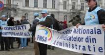 Stire din Politică-Administrație : Angajații din administrația locală protestează în fața guvernului