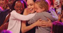 Stire din Monden : Angelina Jolie, la prima APARIȚIE PUBLICĂ după extirparea ovarelor