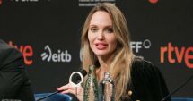 Stire din Actualitate : Angelina Jolie, la Festivalul de la San Sebastian: „Îmi iubesc ţara, dar în acest moment nu o recunosc"