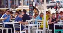 Stire din Social : Celebru restaurant, închis de autorități, după sesizări pe Facebook! Mizerie de nedescris, insecte moarte!
