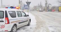Stire din Eveniment : Polițiștii nu glumesc! Șoferi amendați  că nu și-au "încălțat" mașinile de iarnă