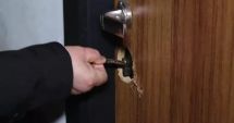 Stire din Eveniment : Caz incredibil! O femeie și-a găsit încuietoarea schimbată la casă, iar în locuință o familie necunoscută cu șase copii