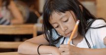 Stire din Cultură-Educație : Aproape 7.000 de elevi din judeţul Constanţa, fără echipamente pentru şcoala online