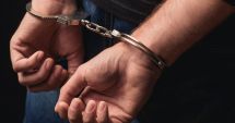 Stire din Eveniment : Bibliotecar din Tulcea, arestat pentru că ar fi întreținut relații sexuale cu minore și ar fi produs materiale pornografice