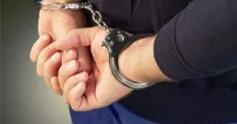 Stire din Eveniment : Scandal cu cuțitul în curtea unei școli. Un bărbat a fost reținut de polițiști