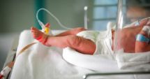 Stire din Eveniment : Și-a abandonat bebelușul în toaletă și l-a lăsat să moară! Tânăra a fost arestată preventiv
