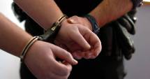Stire din Eveniment : Arestați, după ce au bătut un amic și i-au jefuit casa