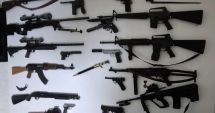 Stire din Eveniment : Două arme și 19 replici pentru airsoft, descoperite la un bărbat de 43 de ani