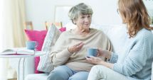Stire din Sănătate : SFATUL SPECIALISTULUI: Vorbiți cu bătrânii din casă! Ascultarea activă îi face să se simtă mai bine