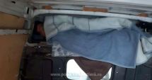 Stire din Eveniment : Tânăr ascuns în compartimentul marfă al unei autoutilitare, descoperit la frontieră