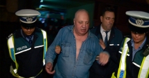 Stire din Eveniment : VIDEO. A spulberat totul în cale și a intrat cu mașina într-o farmacie, mort de beat. "Duceți-vă dracului. Am făcut foarte bine ce am făcut"