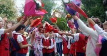 Stire din Cultură-Educație : A sunat clopoțelul! Comunicarea cu elevii și familiile lor, esențială