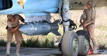 Stire din Actualitate : Militarii ruși au scris "Pentru Paris" pe bombe care urmau să fie lansate în Siria