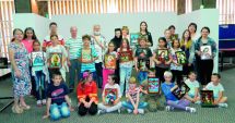 Stire din Diverse : Atelier de pictură icoane pe sticlă la Mangalia