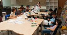 Stire din Cultură-Educație : Atelier de cusături românești, la Biblioteca Colorată
