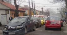Stire din Eveniment : Atenție, trafic îngreunat în Constanța! Ambulanță implicată într-un accident rutier, pe strada Nicolae Iorga