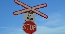 Stire din Eveniment : Mașină lovită de tren, două persoane în stare critică