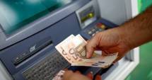 Stire din Economie : Comisioane incredibile ale băncilor! Încasările în cont: 20 de lei, simpla interogare a soldului: 2 lei