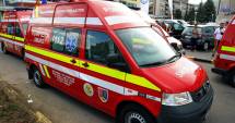 Stire din Eveniment : A traversat prin spatele mașinii  și a ajuns la spital
