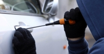 Stire din Eveniment : Au ajuns pe mâna polițiștilor după furturi din autoturisme