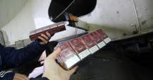 Stire din Eveniment : Au ascuns sute de baxuri cu țigări de contrabandă în… autocisternă