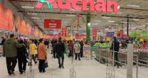 Stire din Actualitate : Amenzi de 750.000 lei de la ANPC pentru 50 de magazine Auchan. Vindeau produse expirate, fructe şi legume cu mucegai