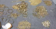 Stire din Eveniment : Au fost confiscate șase kilograme de aur și diamante de milioane de lei de către ANAF