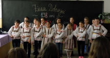 Stire din Cultură-Educație : Au sărbătorit Dobrogea prin port popular, la școala din Murfatlar