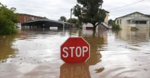 Stire din Actualitate : Numeroase comunităţi din vestul Australiei sunt izolate după inundaţii fără precedent