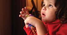 Stire din Social : Copiii cu autism îl așteaptă pe Moș Crăciun