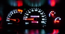 Stire din Eveniment : Minciuni sfruntate: 6% consum de benzină. Dacă mergi cu 90 km/h, amănuntul uitat…