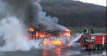 Stire din Eveniment : Un autobuz cu muncitori a luat foc în mers! Sunt 13 victime