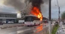 Un autobuz în care se aflau 30 de copii a fost cuprins de flăcări! Autoritățile intervin în forţă