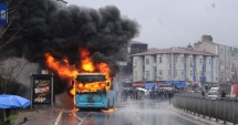 Stire din Actualitate : Un copil de 11 ani a incendiat  autobuzul unei școli evreiești